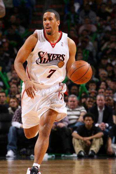 伊森不仅依 伊森不仅依